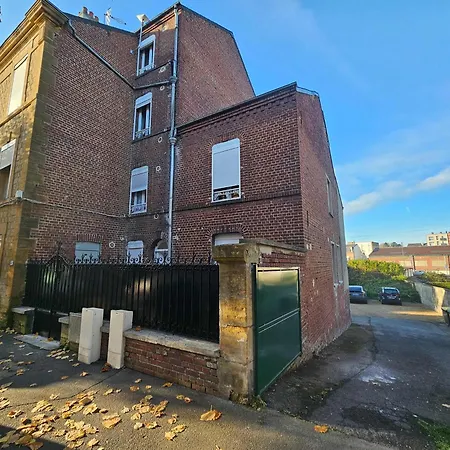 Budget Avec Parking Au Centre-ville 아파트 Charleville-Mézières