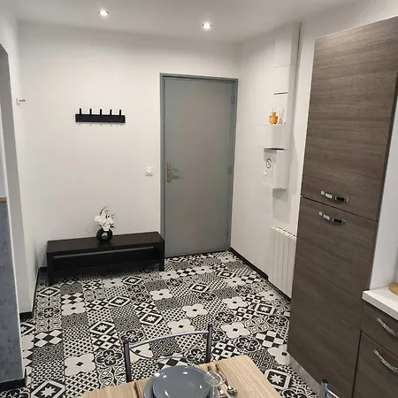 아파트 Budget Avec Parking Au Centre-ville